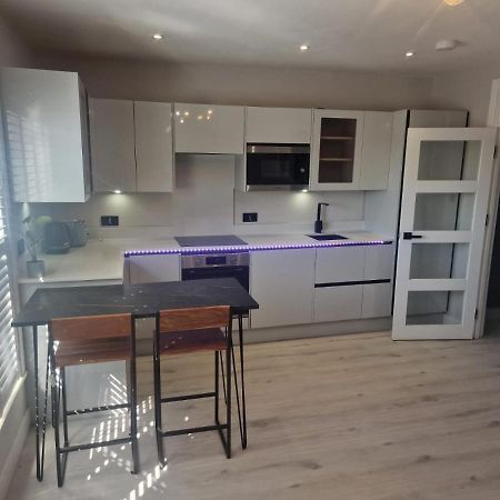 Collier'S Wood En-Suite Apartments 伦敦 外观 照片