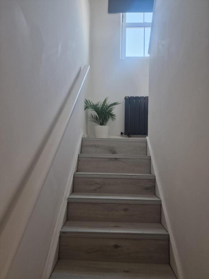 Collier'S Wood En-Suite Apartments 伦敦 外观 照片