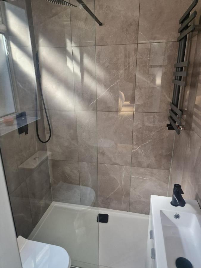 Collier'S Wood En-Suite Apartments 伦敦 外观 照片